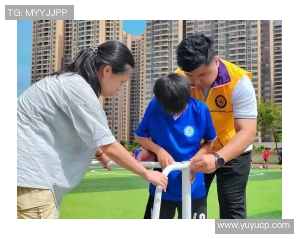 小小球员的梦想之路足球场上的孩子们与未来的希望 小小球员的梦想之路足球场上的孩子们与未来的希望